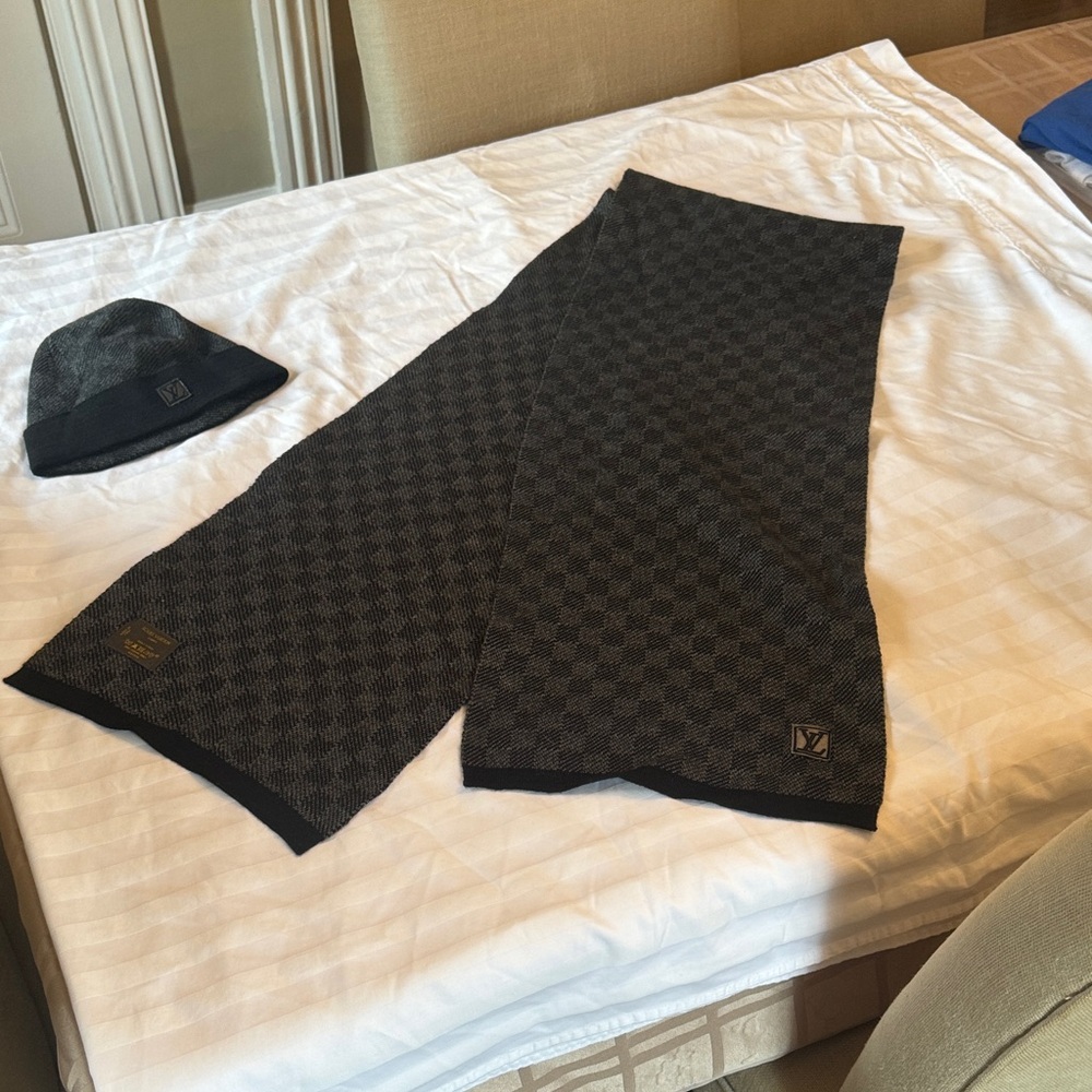 Louis Vuitton Charcoal and Black Checkered Set of hat and scarf